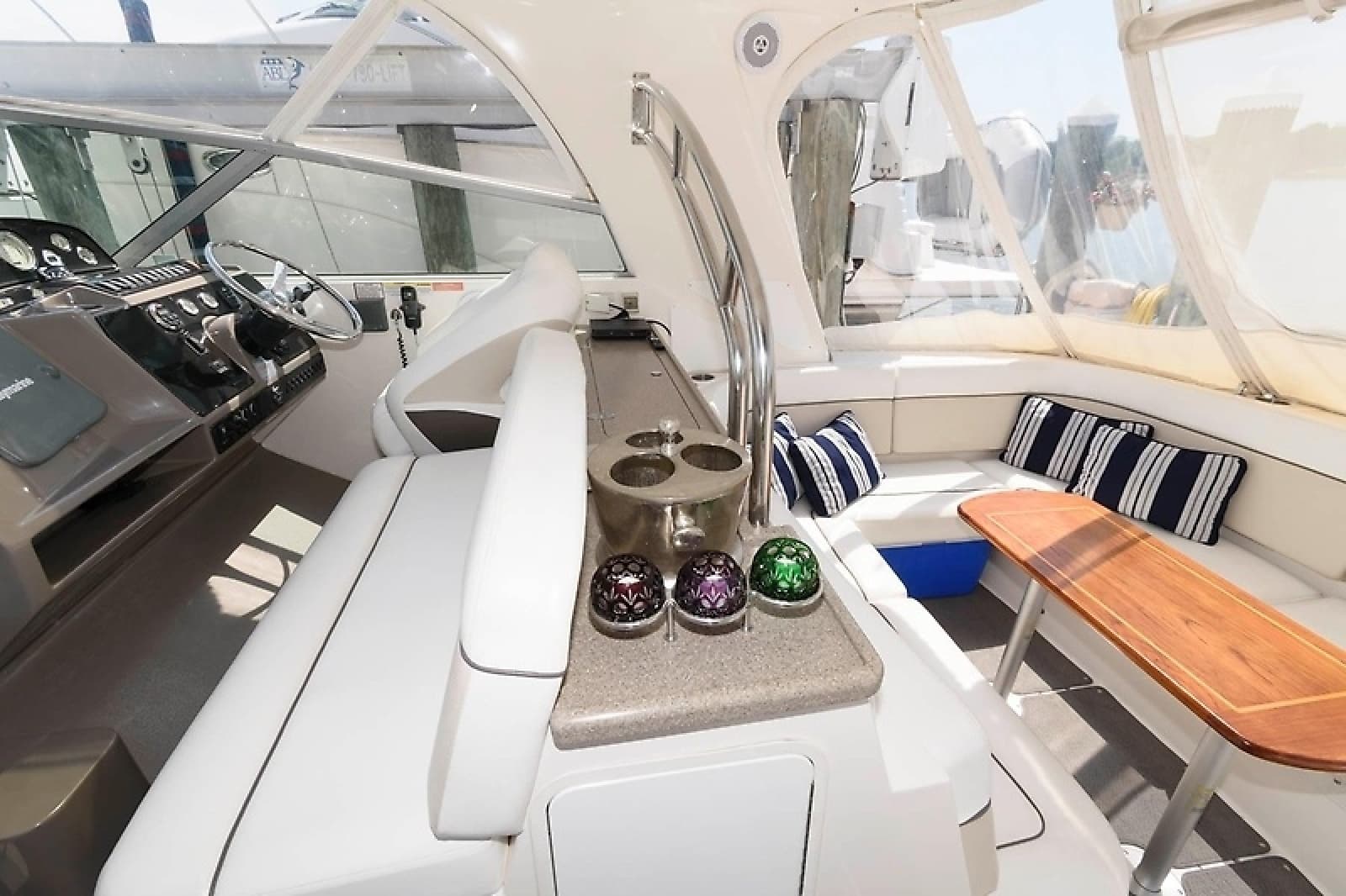 2007 Rinker 420 Express Cruiser - Photo 12