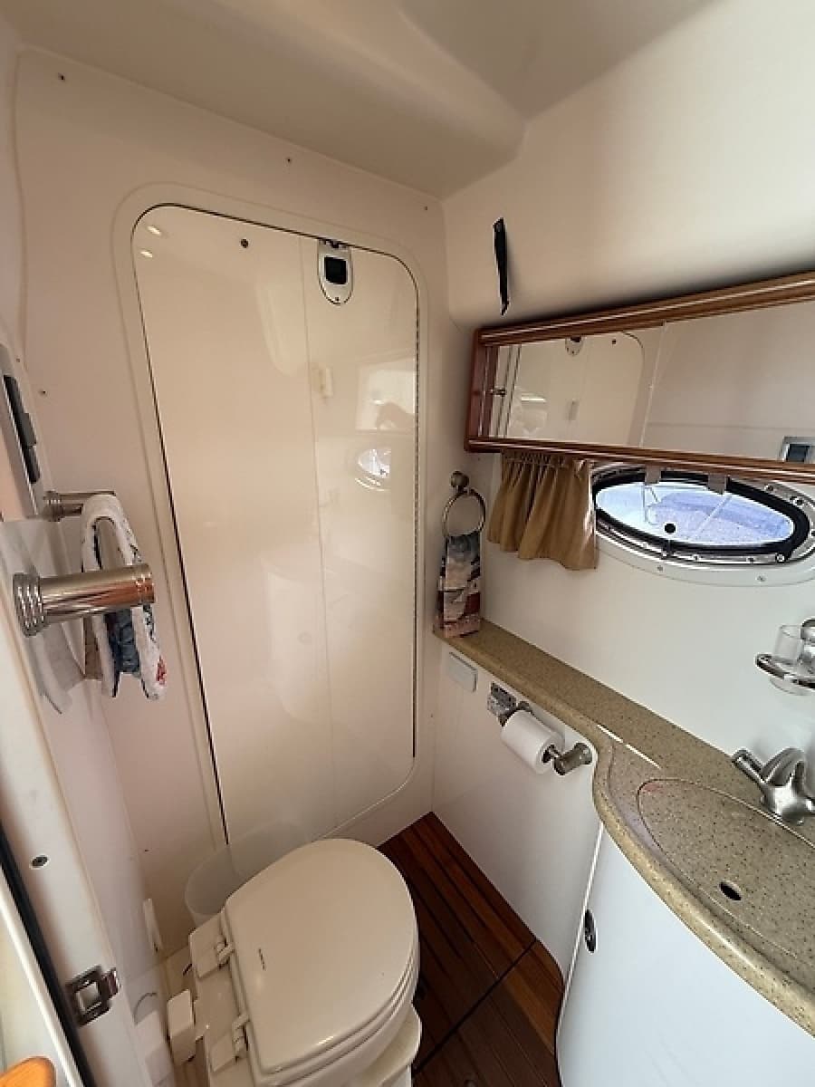 2007 Rinker 420 Express Cruiser - Photo 34