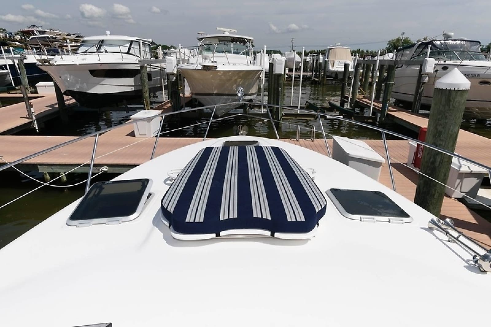 2007 Rinker 420 Express Cruiser - Photo 6