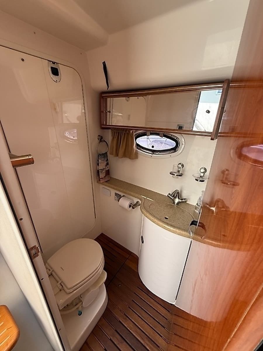 2007 Rinker 420 Express Cruiser - Photo 32