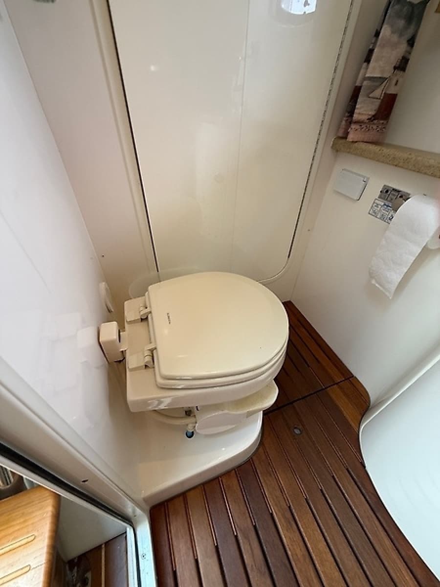 2007 Rinker 420 Express Cruiser - Photo 53