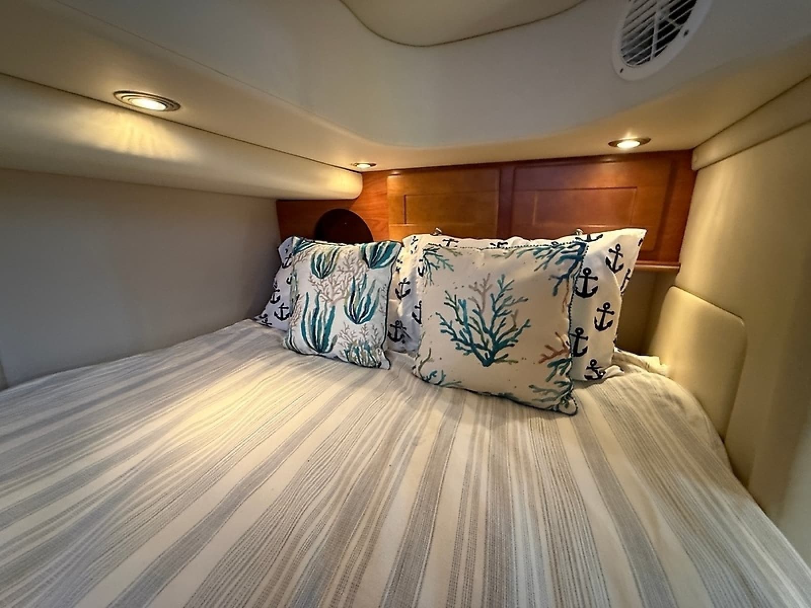2007 Rinker 420 Express Cruiser - Photo 49