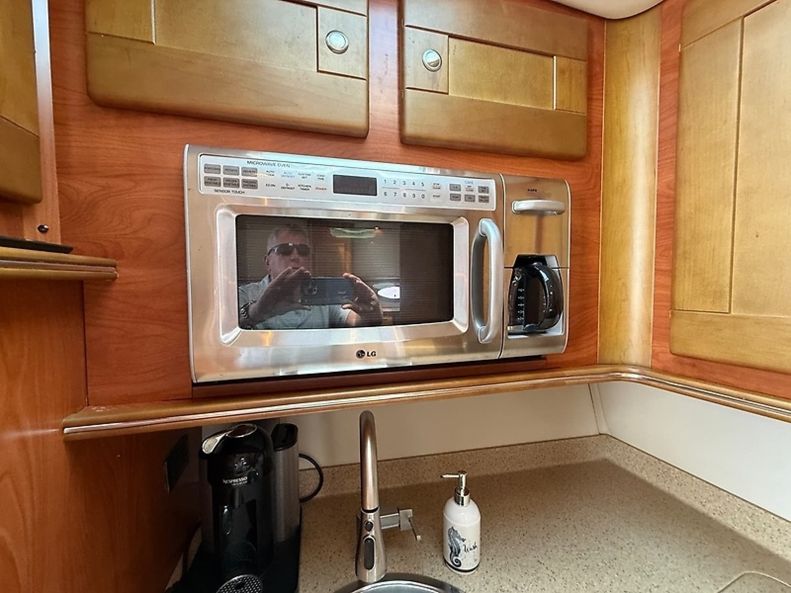 2007 Rinker 420 Express Cruiser - Photo 56