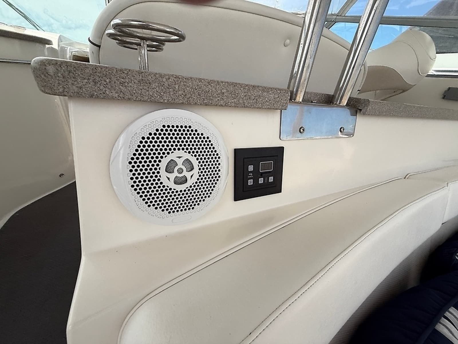 2007 Rinker 420 Express Cruiser - Photo 14
