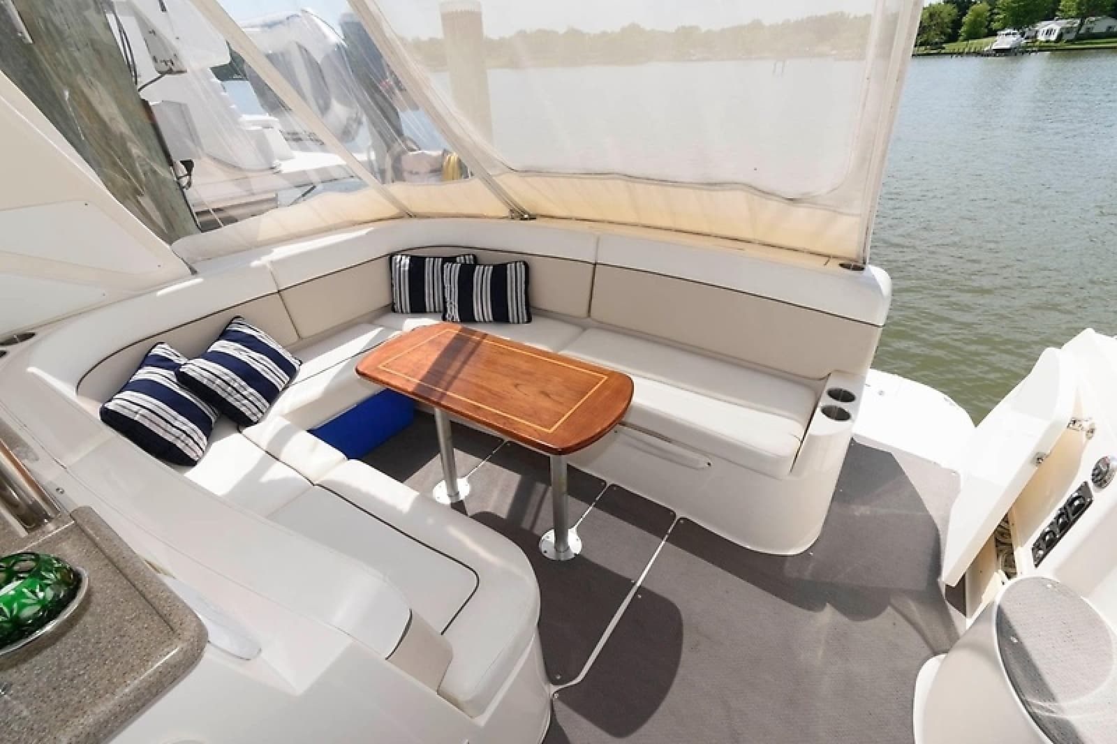 2007 Rinker 420 Express Cruiser - Photo 11