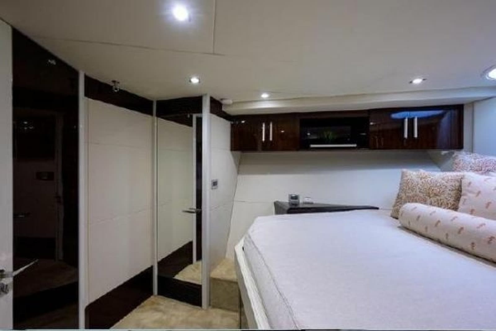 2012 Lazzara Yachts LSX 95 Flybridge - Photo 39