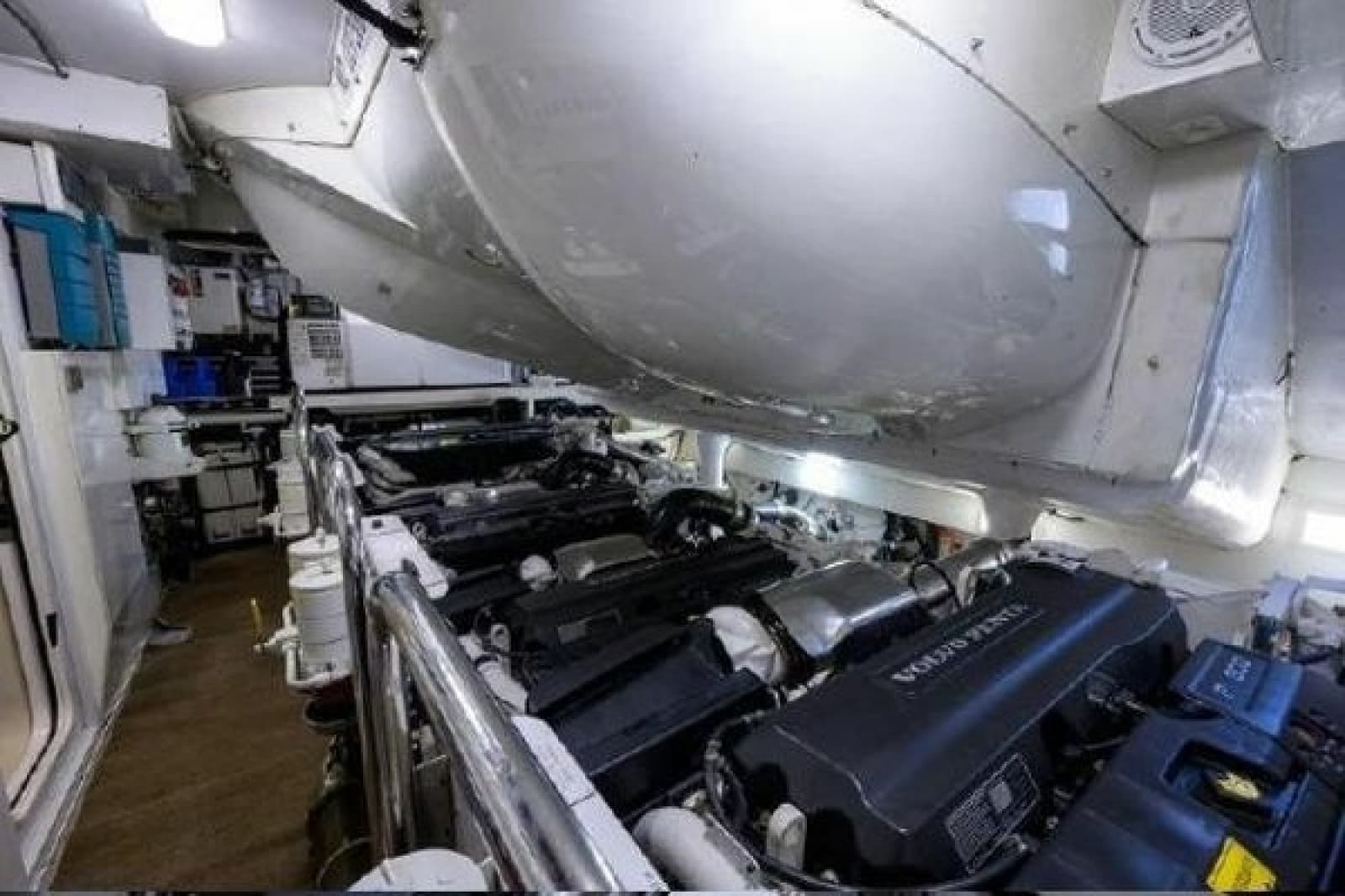 2012 Lazzara Yachts LSX 95 Flybridge - Photo 56