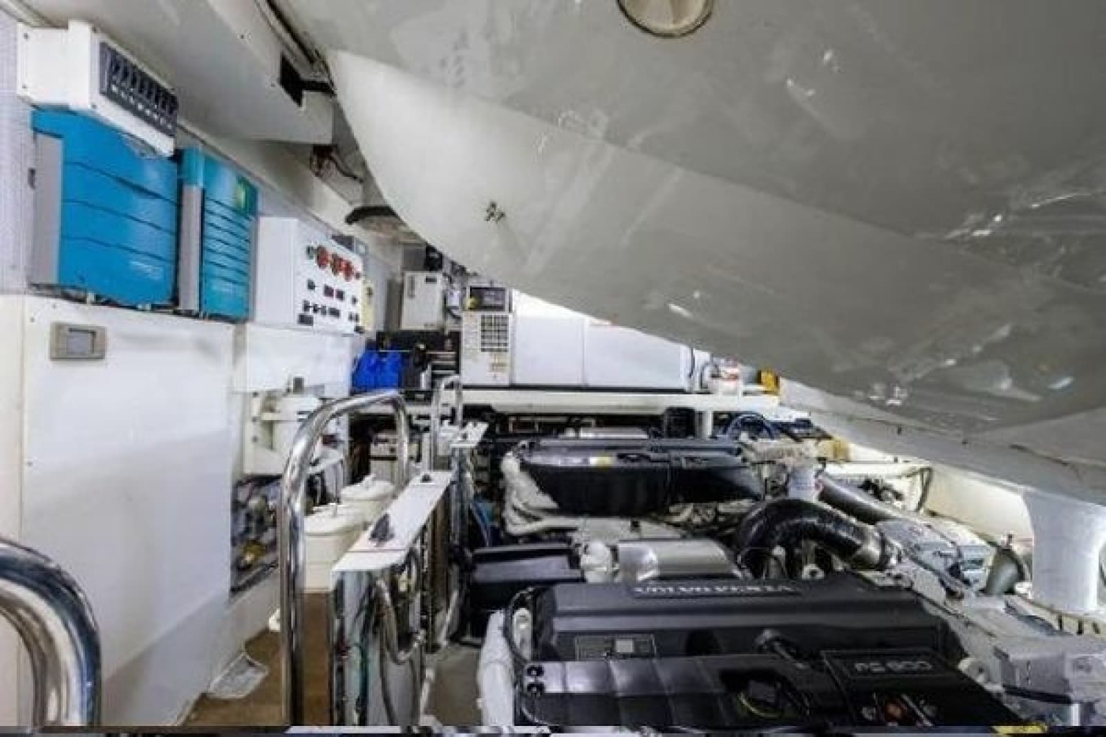 2012 Lazzara Yachts LSX 95 Flybridge - Photo 57