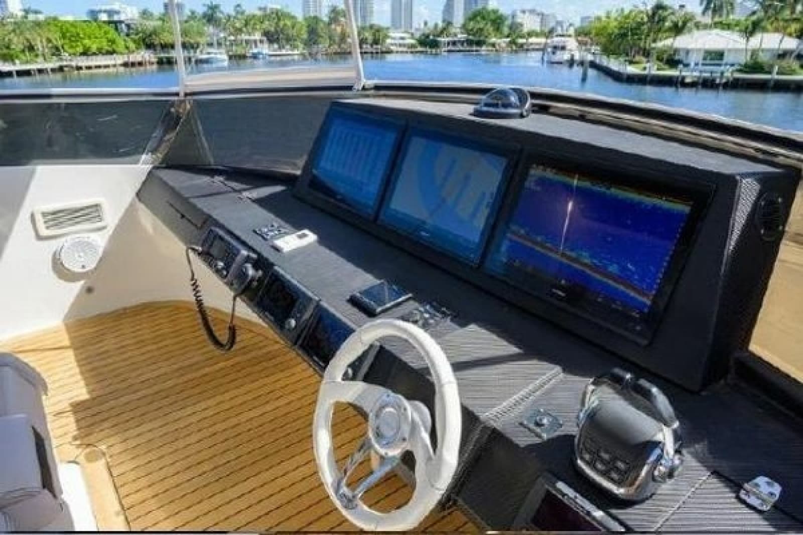 2012 Lazzara Yachts LSX 95 Flybridge - Photo 16