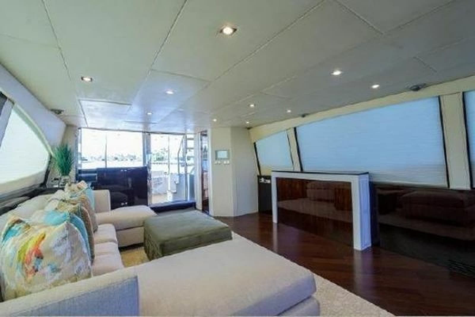 2012 Lazzara Yachts LSX 95 Flybridge - Photo 19