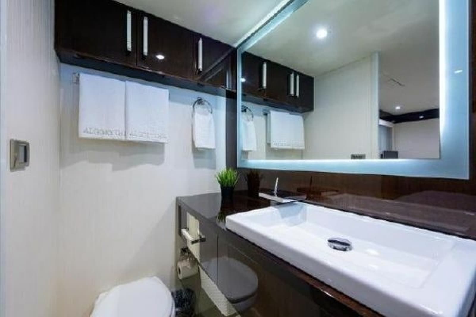 2012 Lazzara Yachts LSX 95 Flybridge - Photo 46