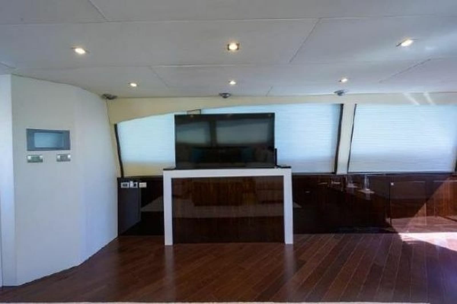 2012 Lazzara Yachts LSX 95 Flybridge - Photo 20