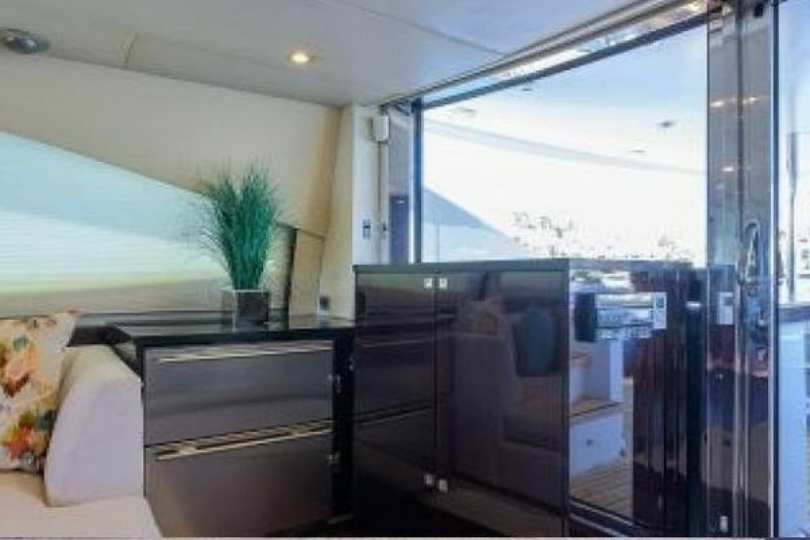 2012 Lazzara Yachts LSX 95 Flybridge - Photo 22