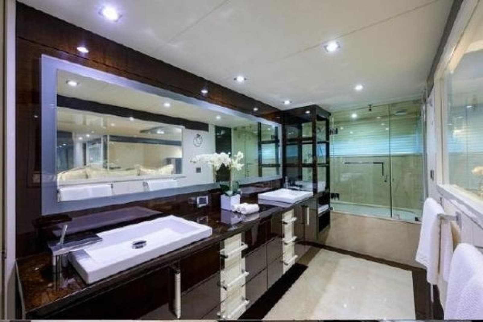 2012 Lazzara Yachts LSX 95 Flybridge - Photo 37