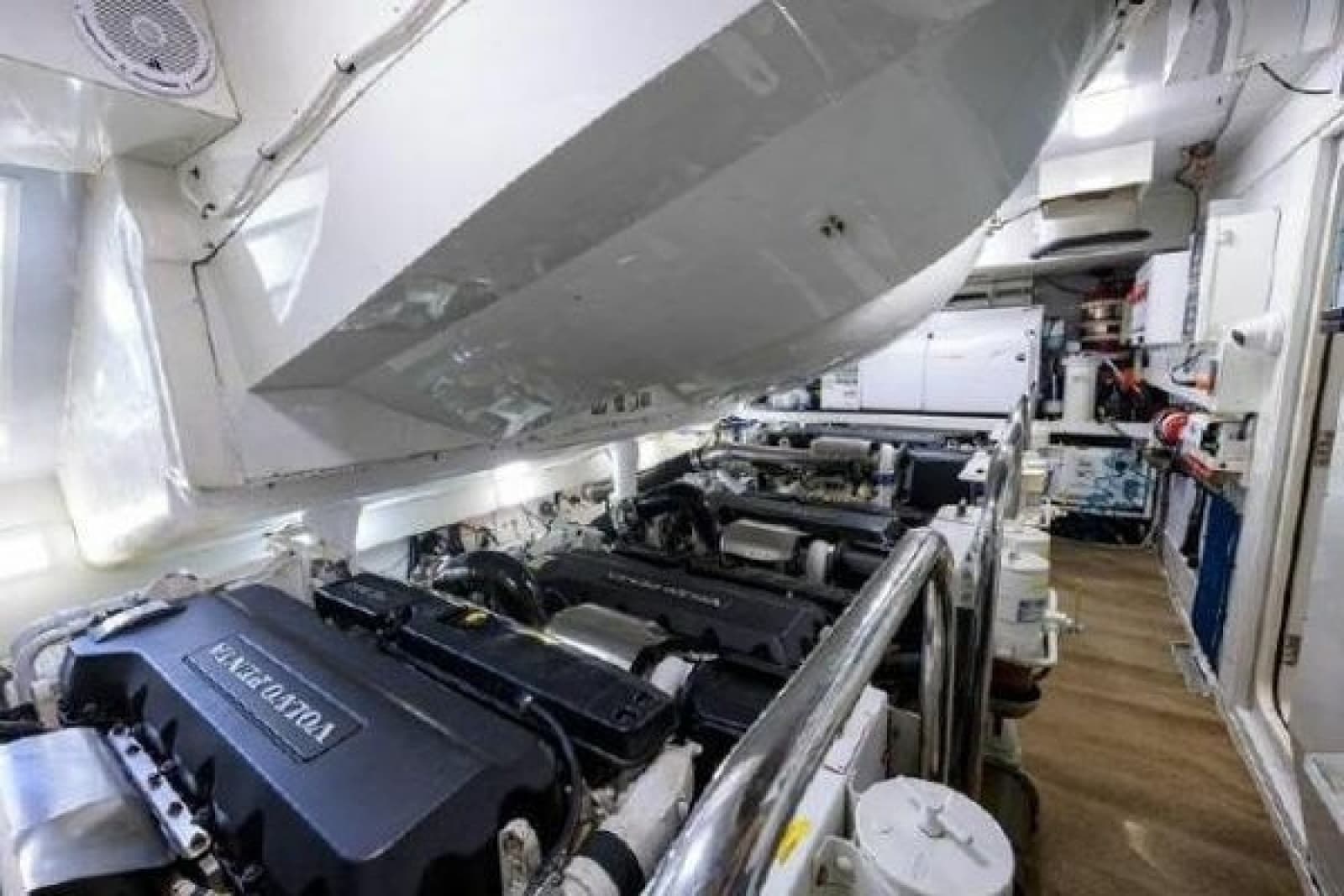 2012 Lazzara Yachts LSX 95 Flybridge - Photo 54