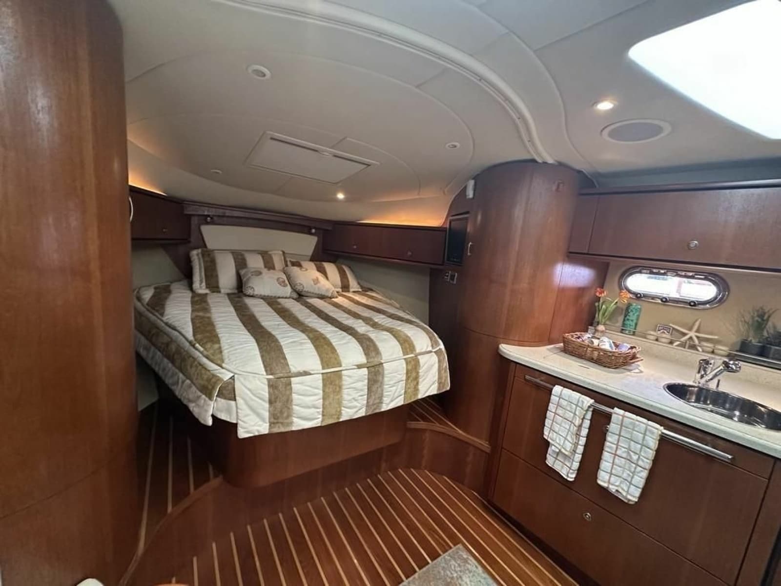 2008 Tiara Yachts 3500 Sovran - Photo 21
