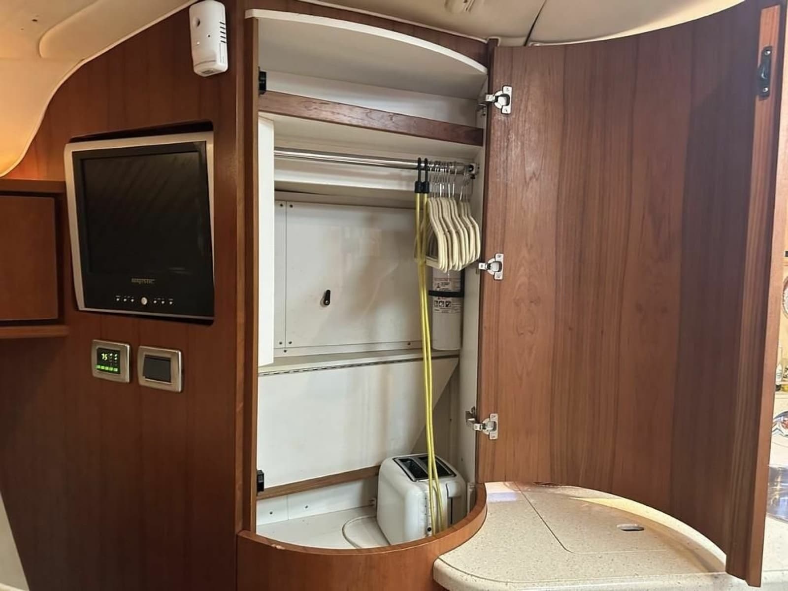 2008 Tiara Yachts 3500 Sovran - Photo 27