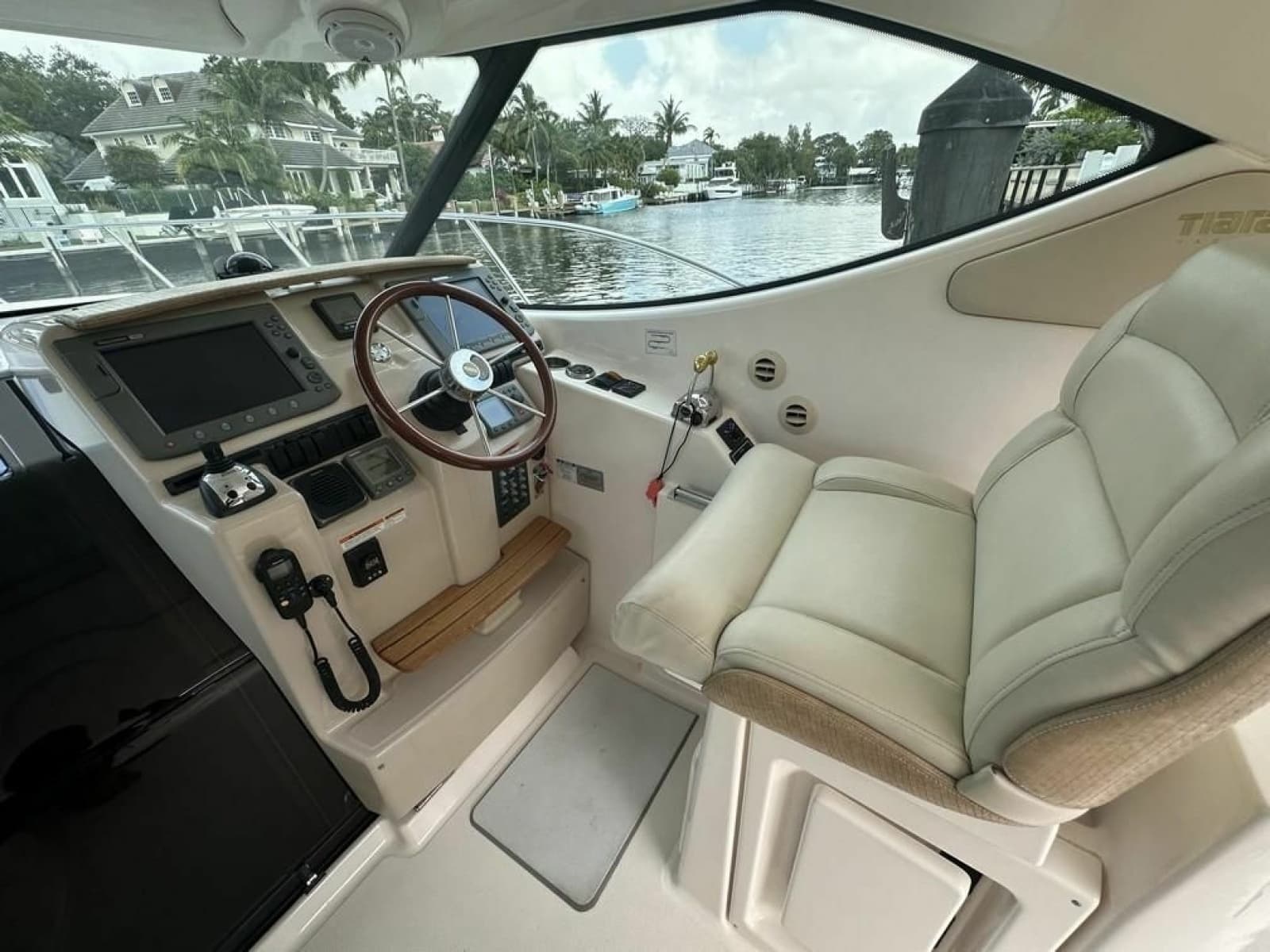 2008 Tiara Yachts 3500 Sovran - Photo 5