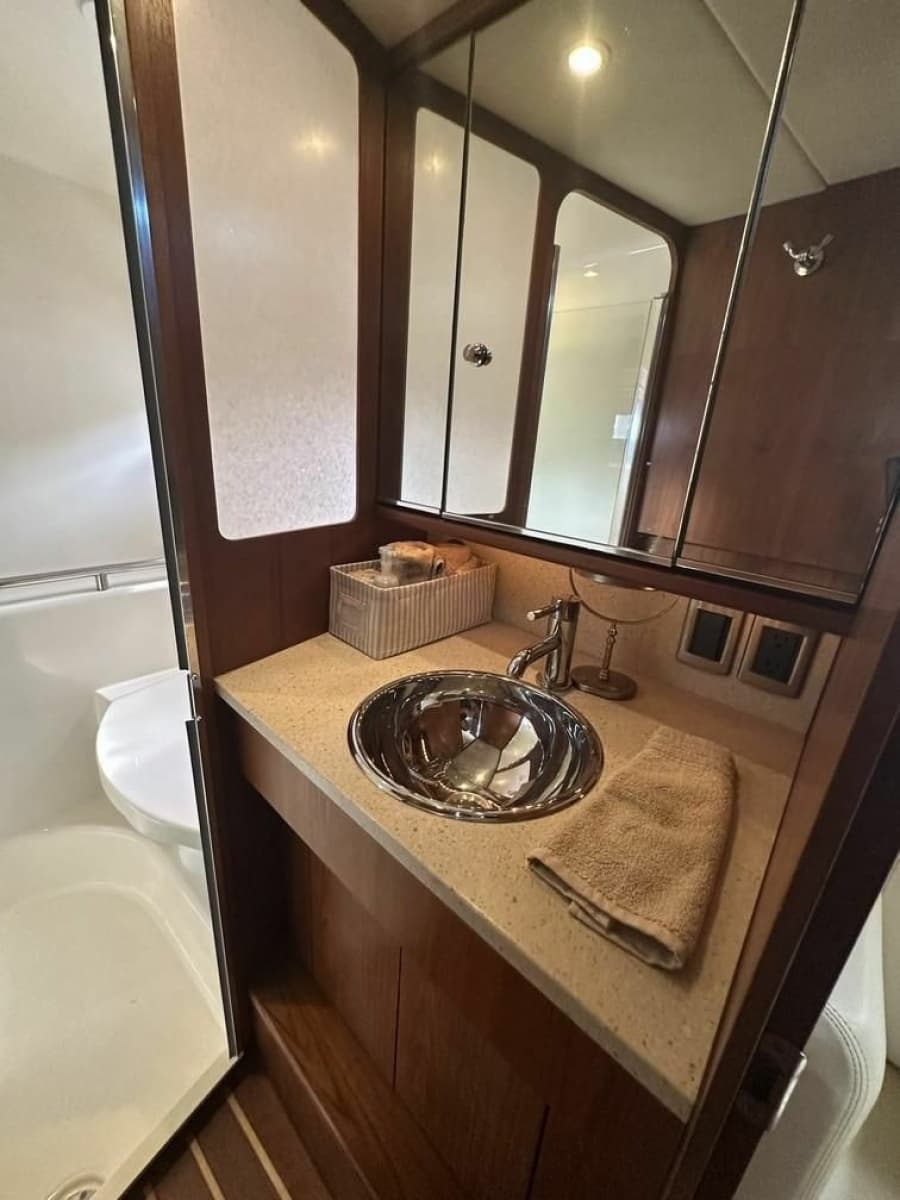 2008 Tiara Yachts 3500 Sovran - Photo 17