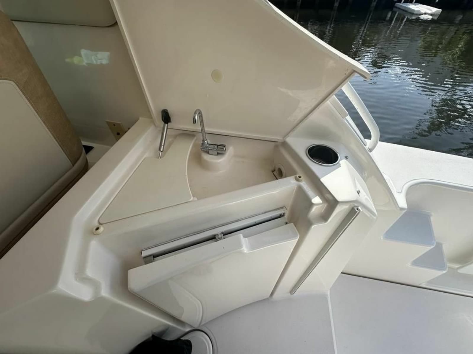 2008 Tiara Yachts 3500 Sovran - Photo 10