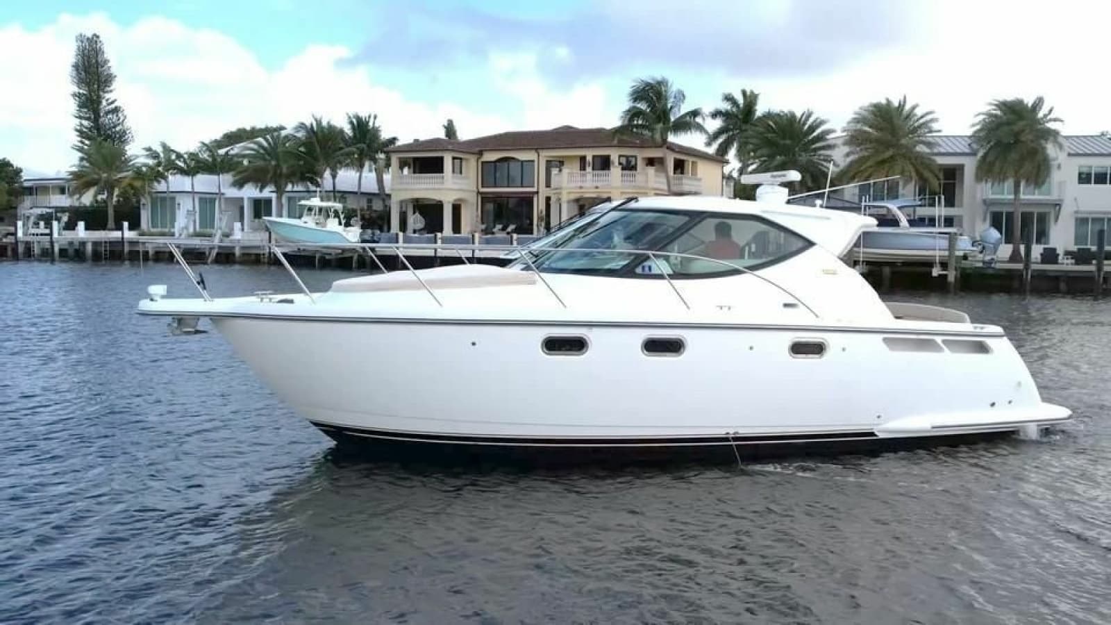 2008 Tiara Yachts 3500 Sovran - Photo 2
