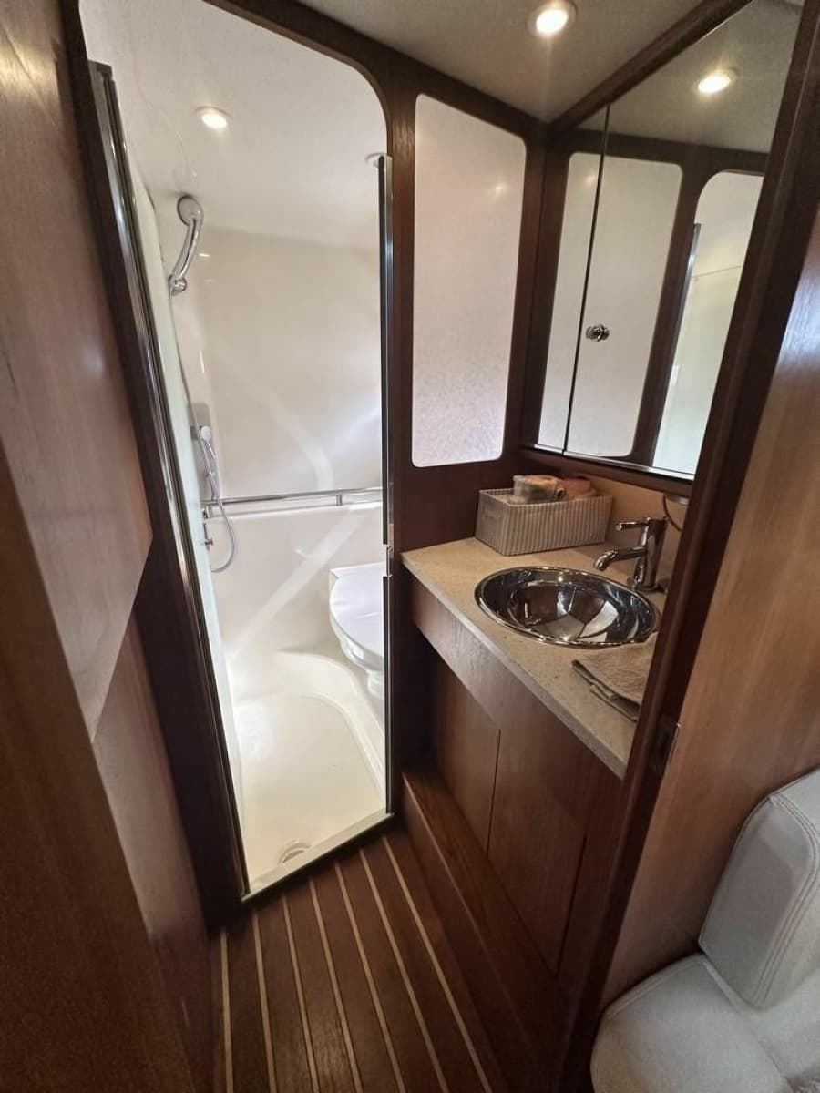 2008 Tiara Yachts 3500 Sovran - Photo 16