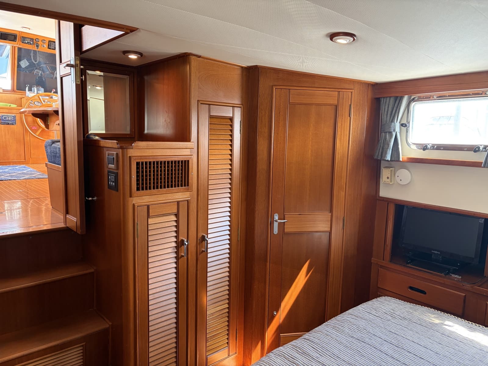 2001 Grand Banks  - Photo 47