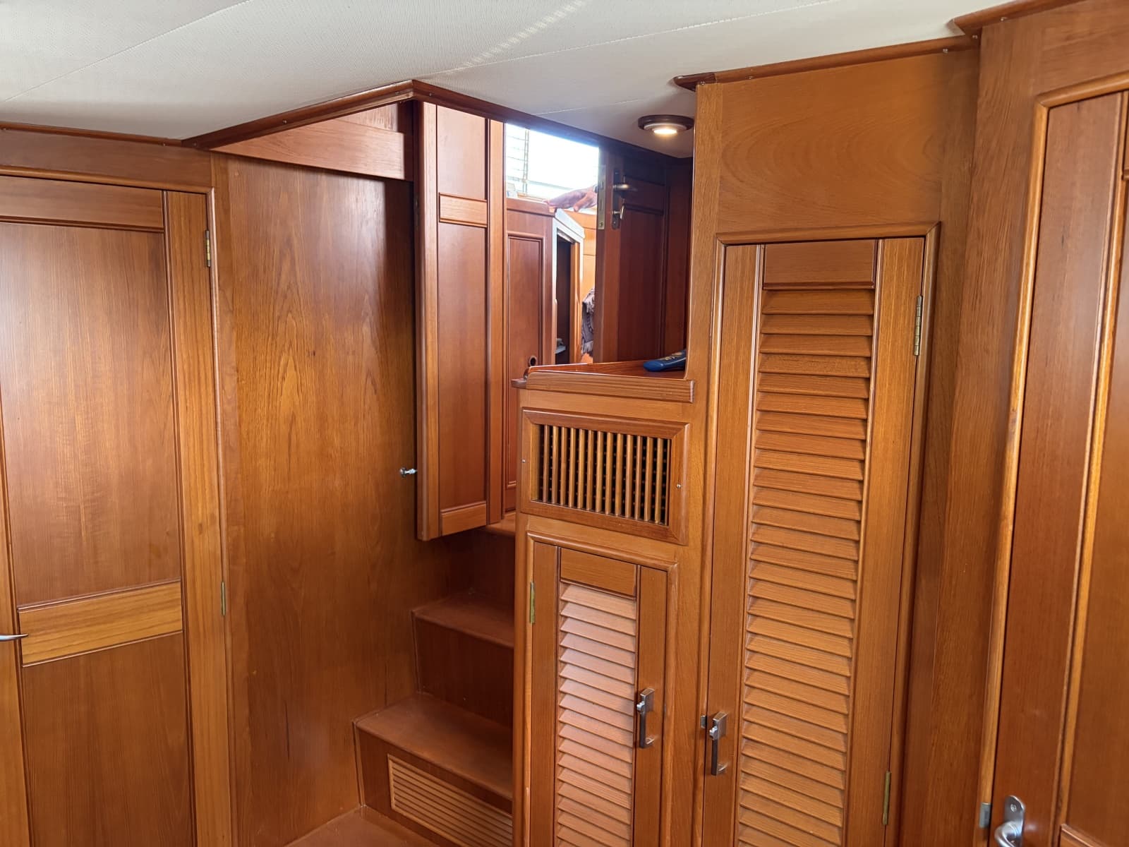 2001 Grand Banks  - Photo 42