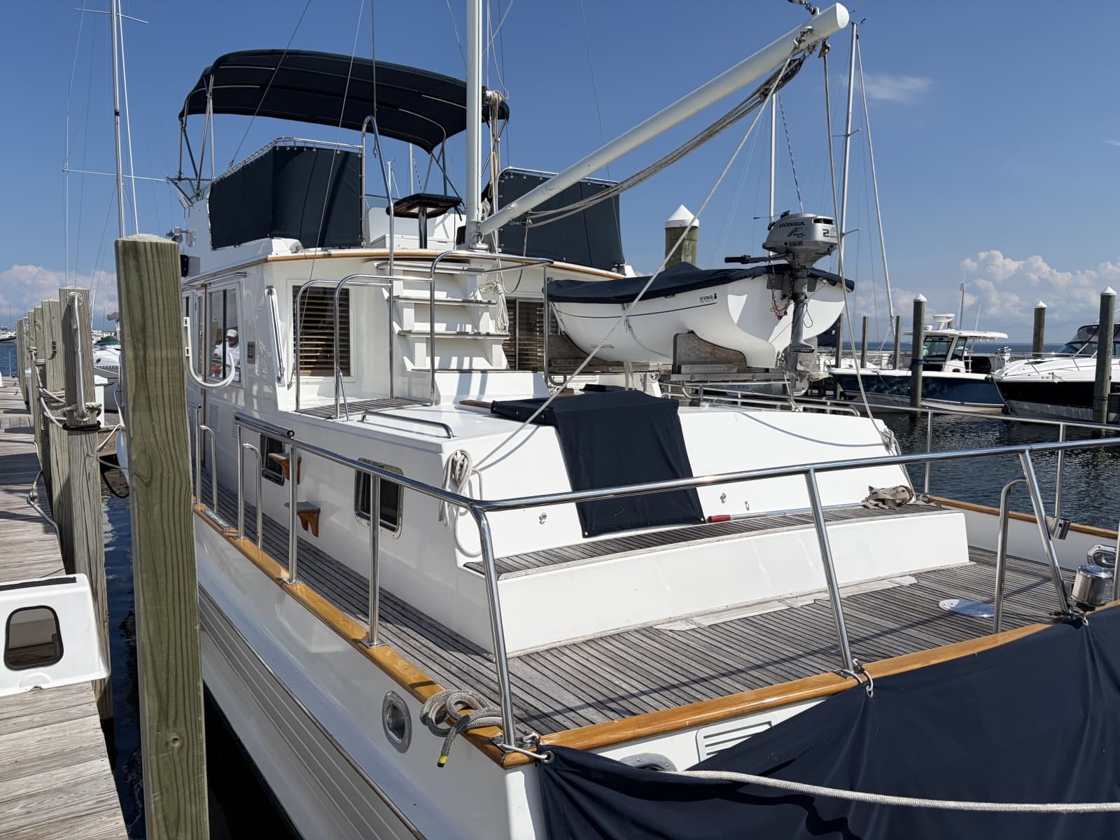 2001 Grand Banks  - Photo 4