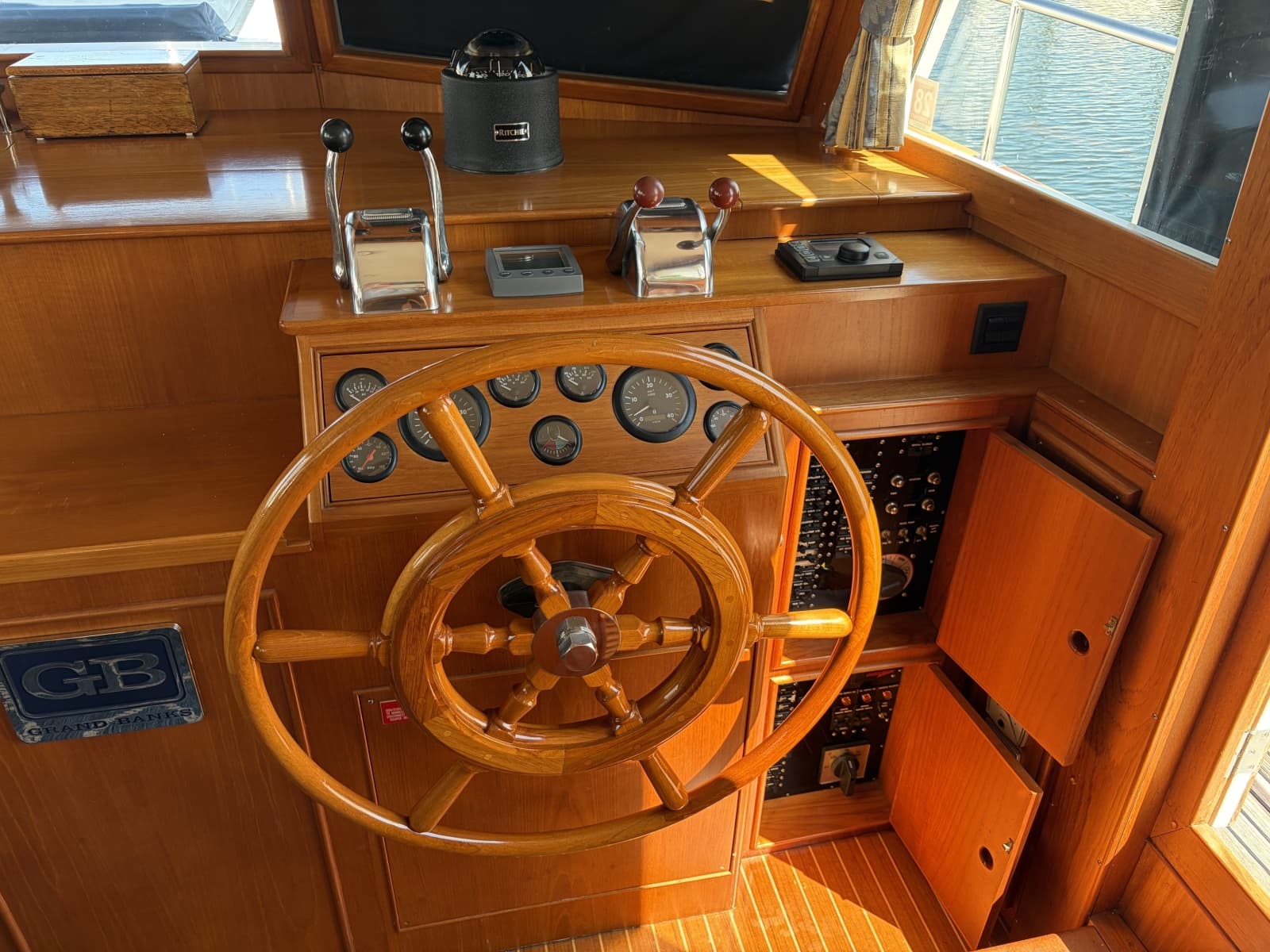 2001 Grand Banks  - Photo 10