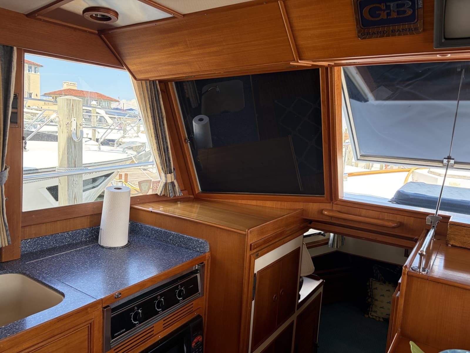 2001 Grand Banks  - Photo 13