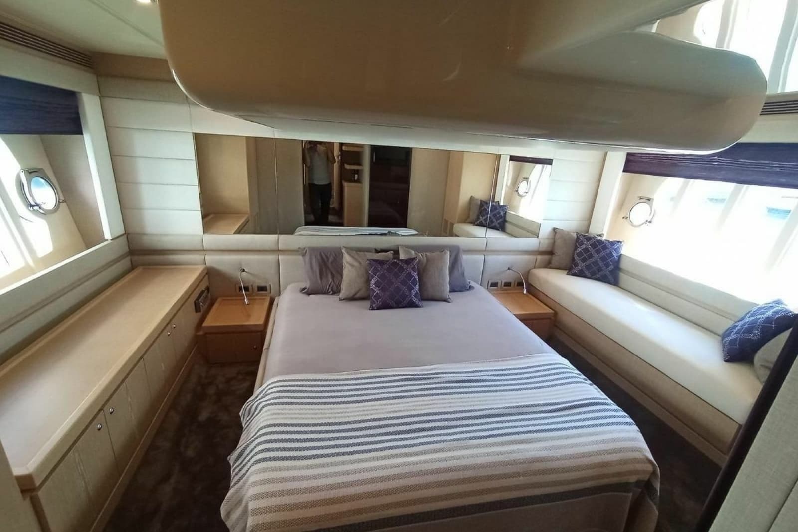 2010 Ferretti Yachts 560 - Photo 16