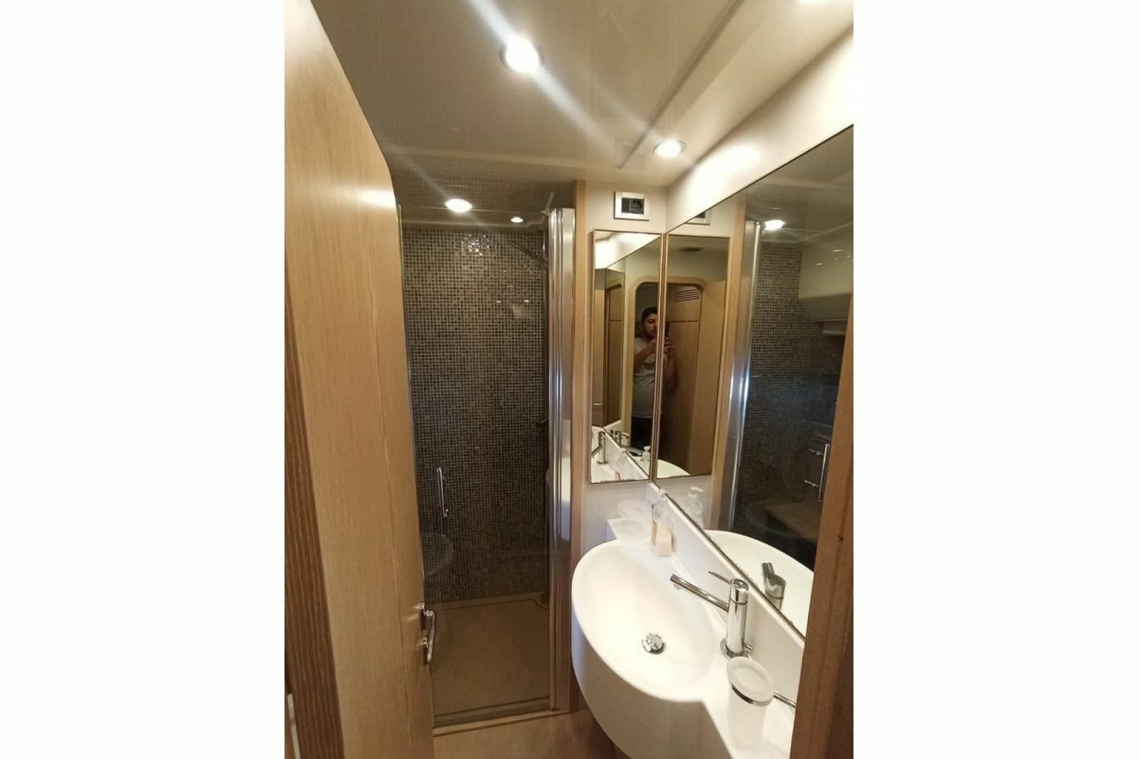 2010 Ferretti Yachts 560 - Photo 9