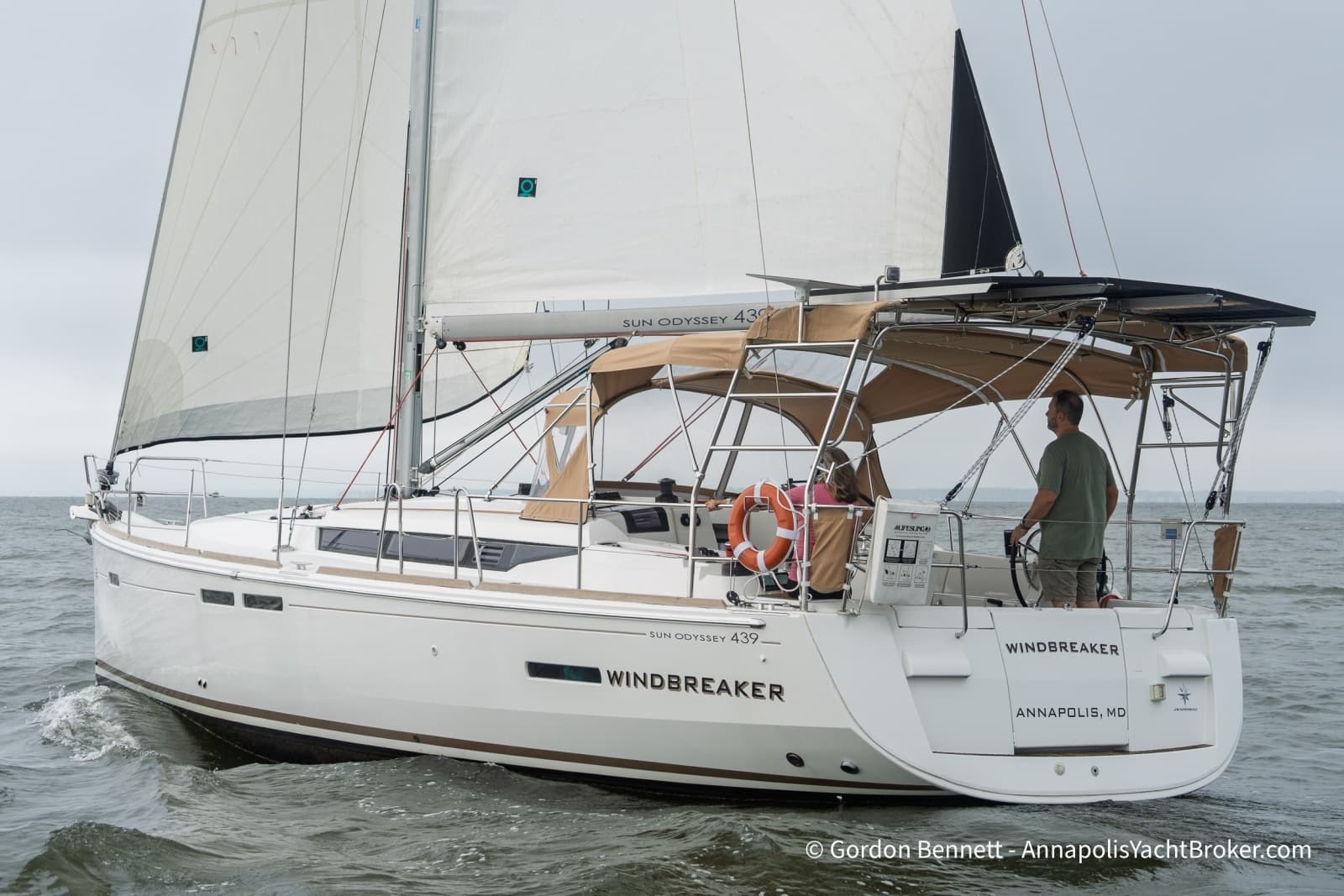 2015 Jeanneau Sun Odyssey 439 - Photo 2