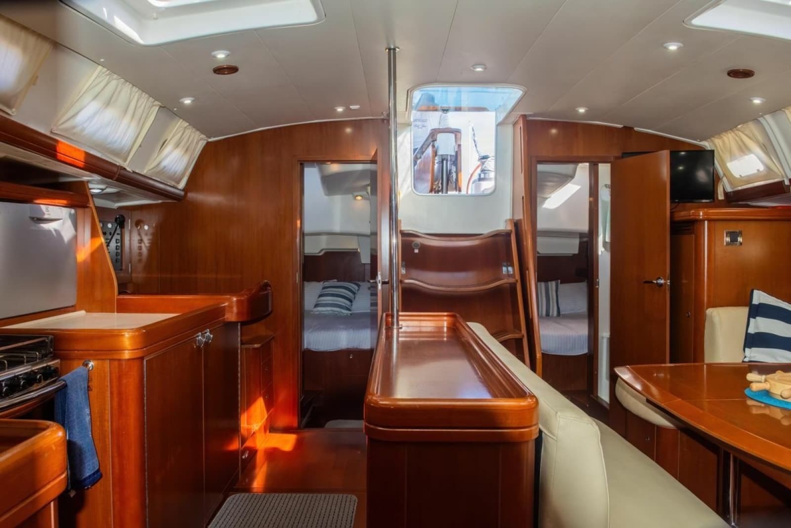 2007 Beneteau Oceanis 523 - Photo 10