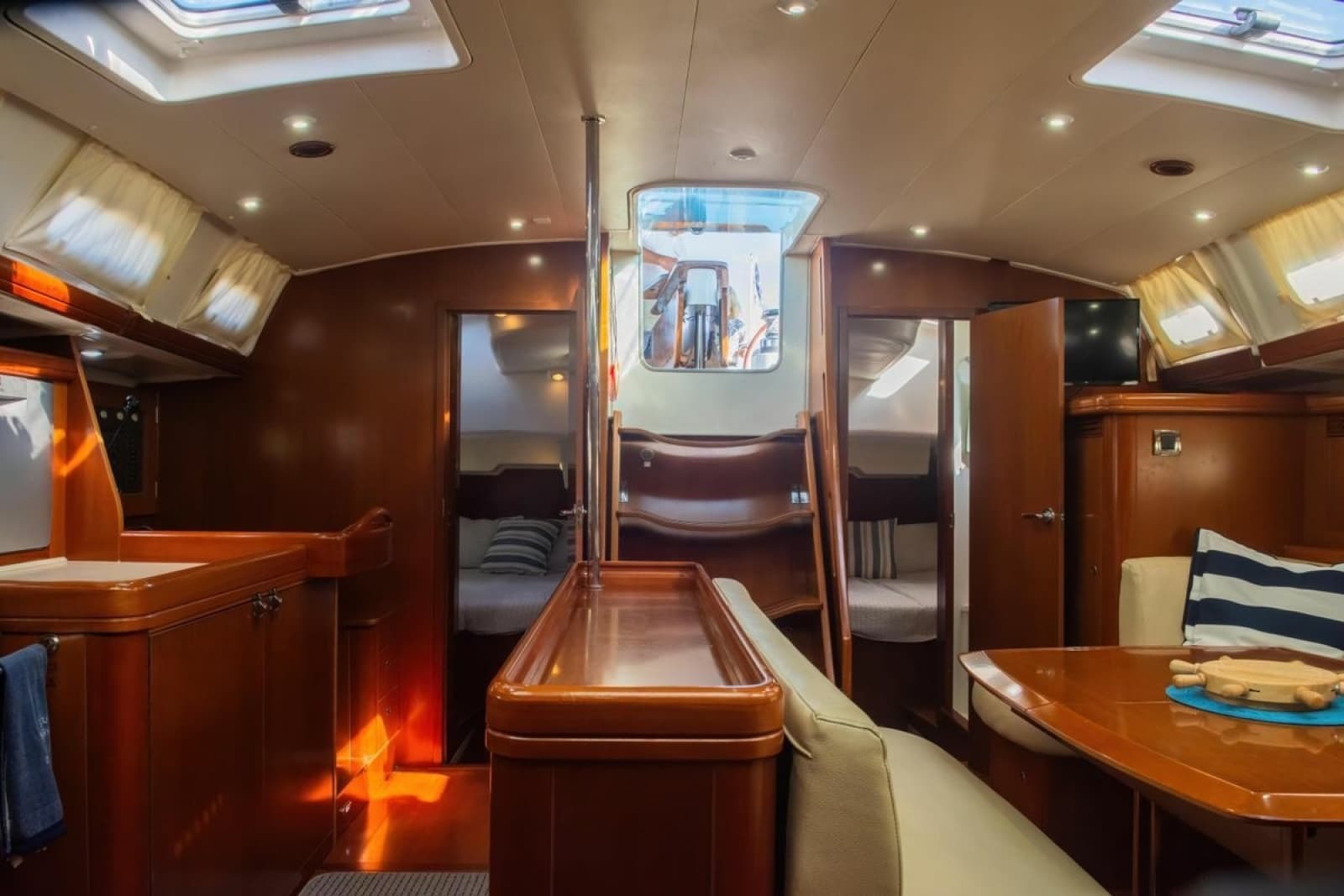 2007 Beneteau Oceanis 523 - Photo 9
