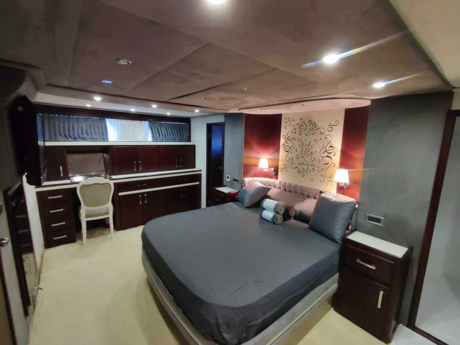 2007 Custom 85 Motor Yacht - Photo 7