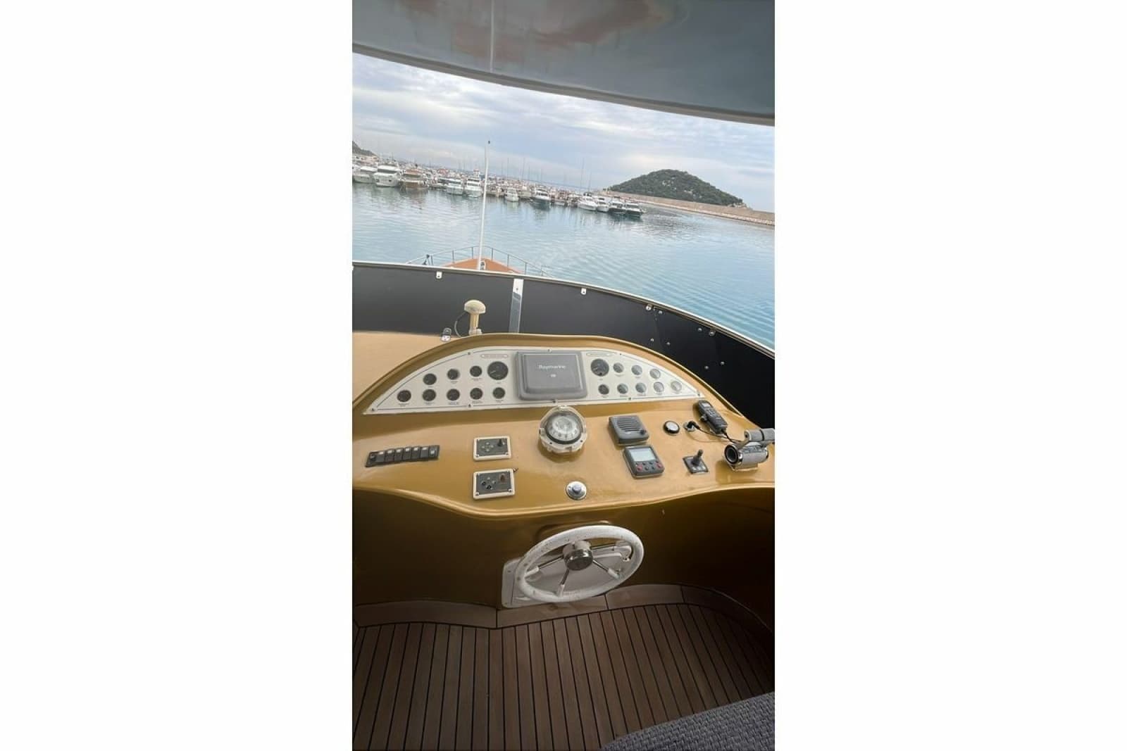 2007 Custom 85 Motor Yacht - Photo 5