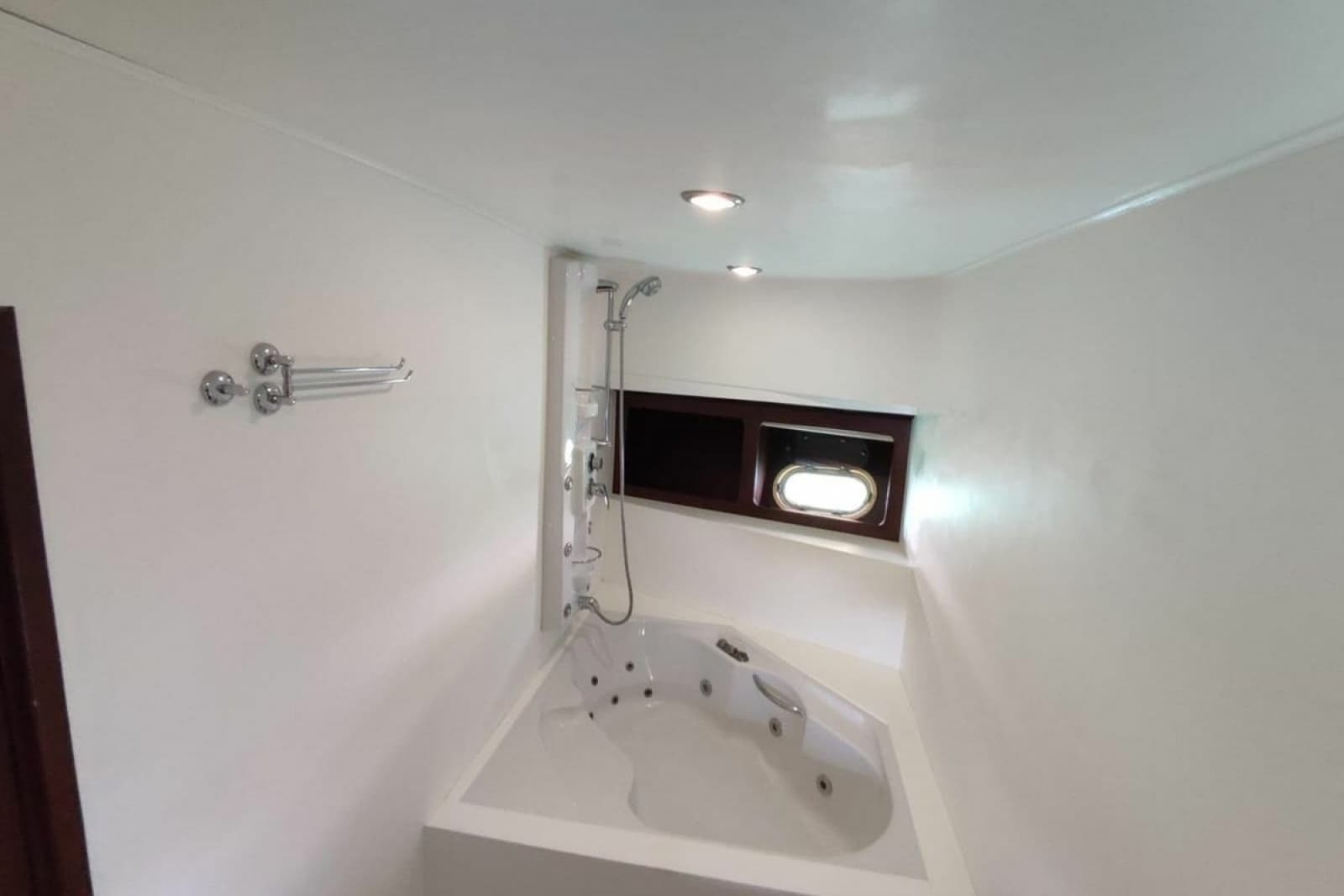 2007 Custom 85 Motor Yacht - Photo 16