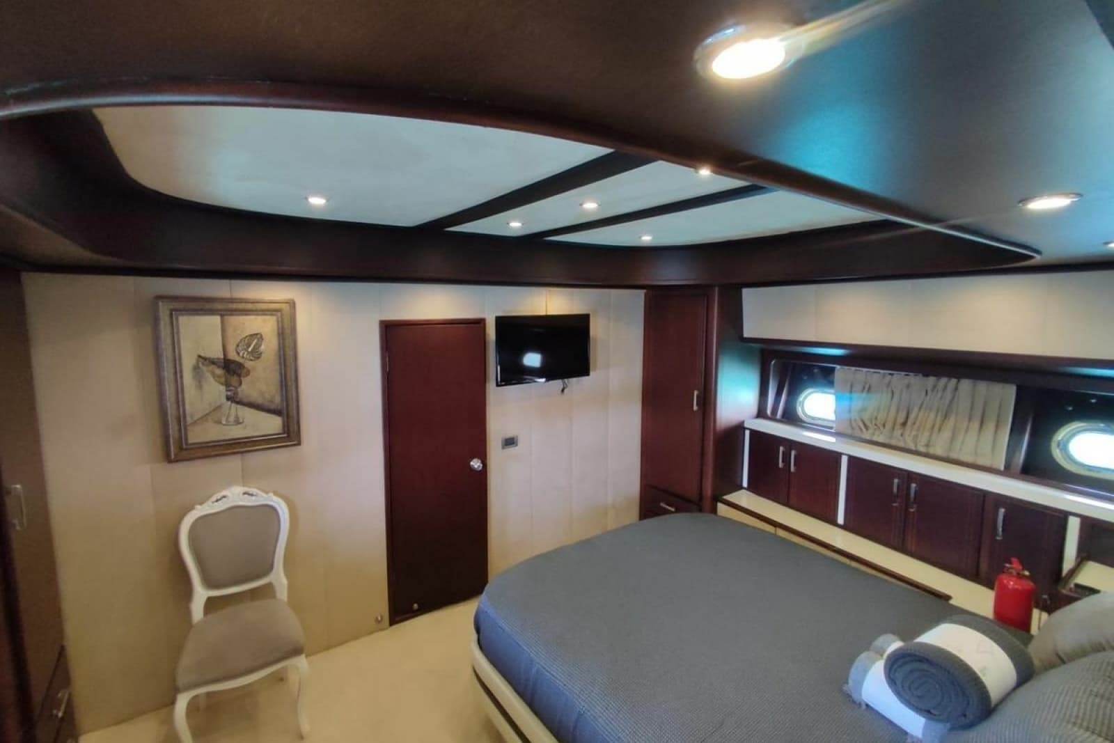 2007 Custom 85 Motor Yacht - Photo 11