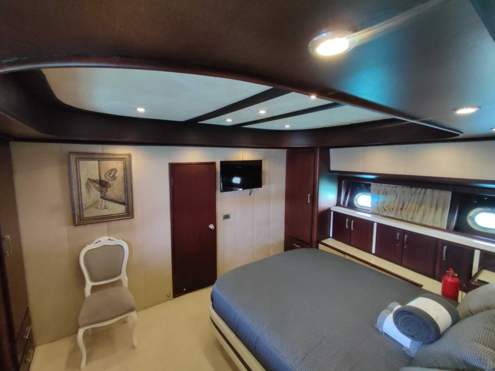 2007 Custom 85 Motor Yacht - Photo 11