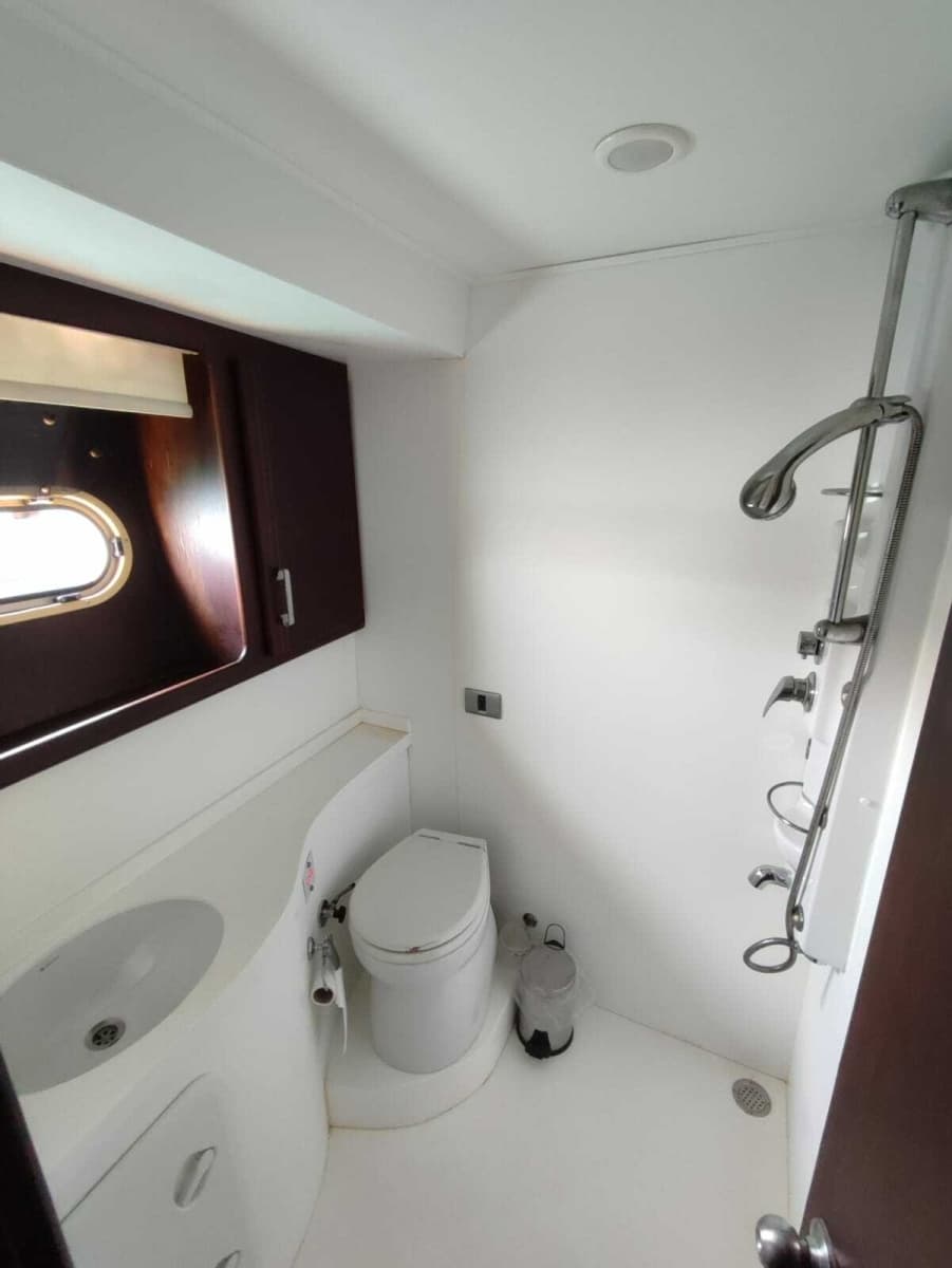 2007 Custom 85 Motor Yacht - Photo 9