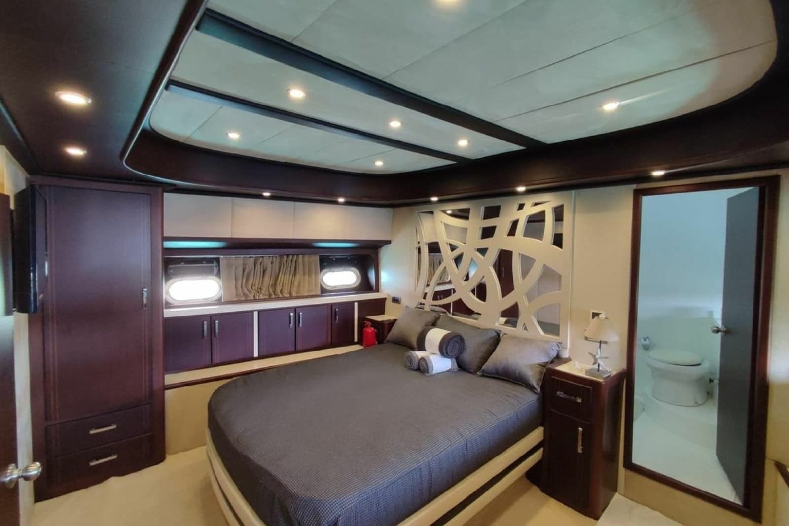 2007 Custom 85 Motor Yacht - Photo 10