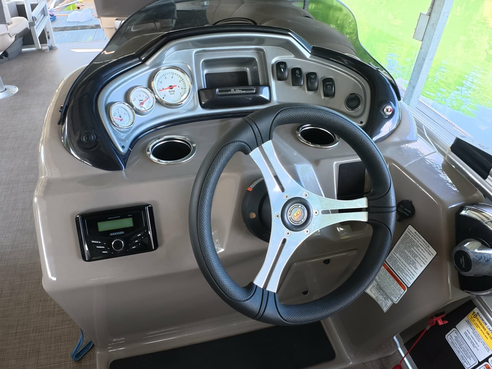2023 Tracker  - Photo 18
