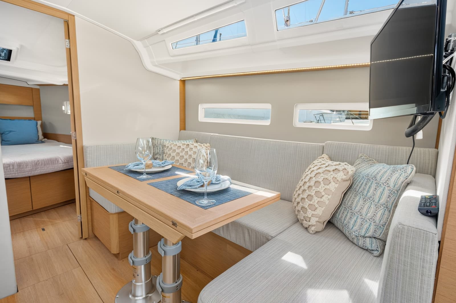 2021 Jeanneau SO 410 - Photo 2