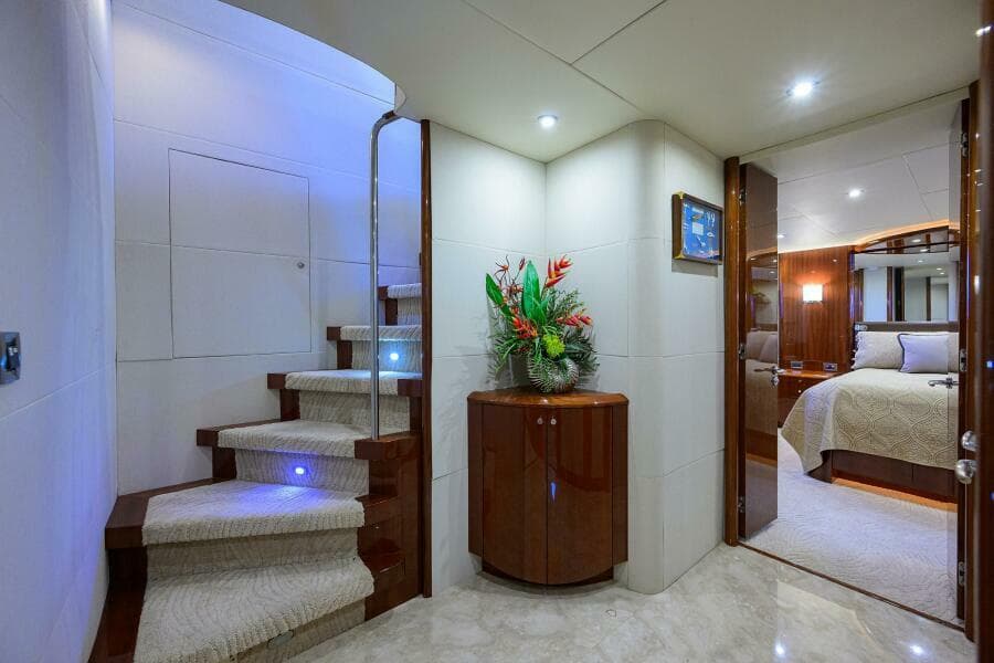 2007 Lazzara Yachts 80 Enclosed - Photo 12
