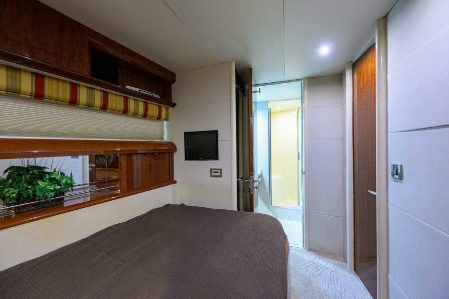2007 Lazzara Yachts 80 Enclosed - Photo 23