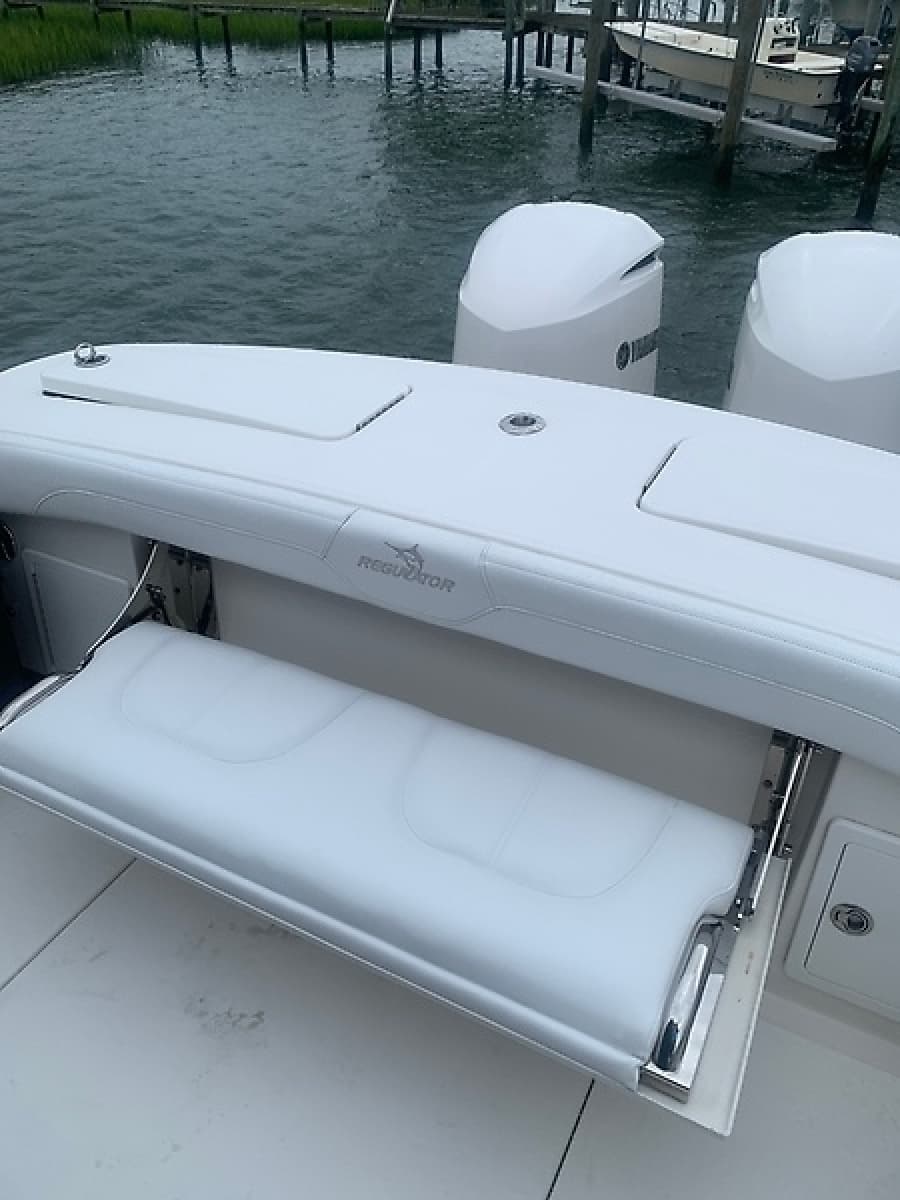 2020 Regulator 31 FS - Photo 16