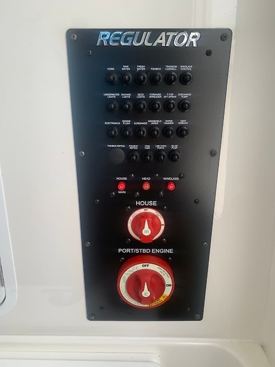 2020 Regulator 31 FS - Photo 15