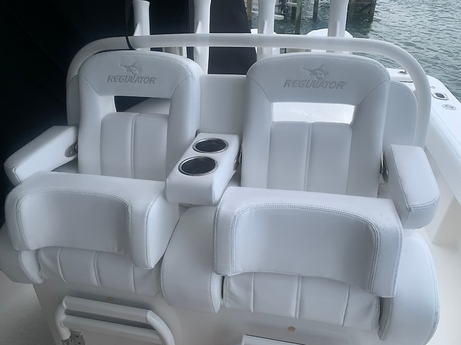 2020 Regulator 31 FS - Photo 8